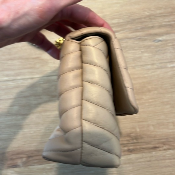 Tory Burch Small KIRA Chevron Shoulder Nappa Leather Bag Devon Sand $548 - Picture 7 of 13